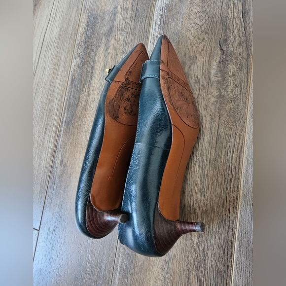 Nine West green low heels with gold buckle. Leather. Size 7.5 - Picture 3 of 6